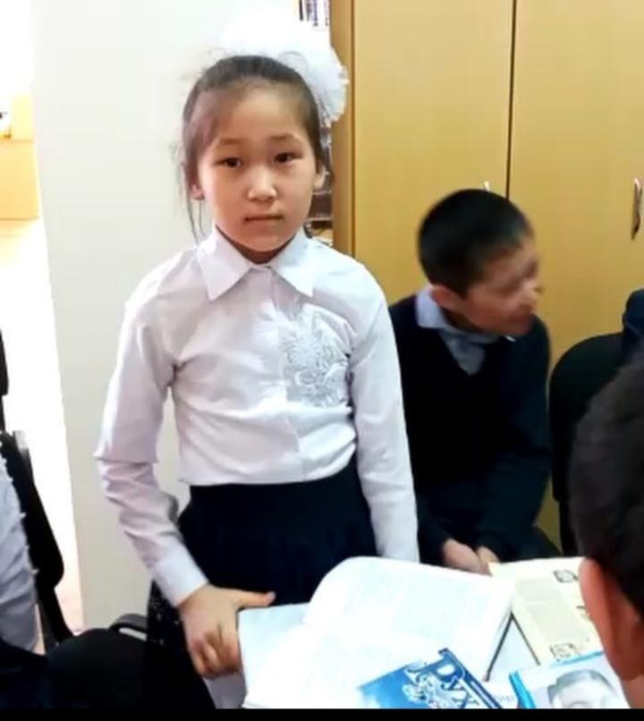 Нұра ауылдық кітапханасында " Адамзаттың бәрін сүй, бауырым деп... " деген тақырыпта әдеби - сазды кеш өтті. Әдеби кешке, Мектеп жасына дейінгі шағын орталығы бар №12 Нұра орта мектебінің " Өлең сөздің патшасы" атты мәнерлеп оқу өтті