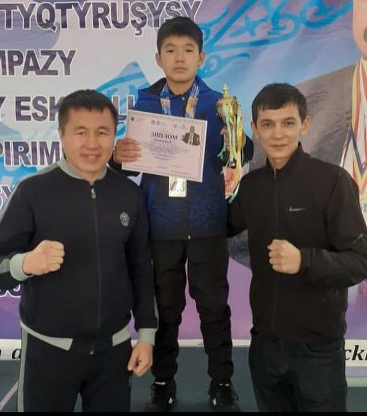 Кикбоксингтан жасөспірімдер арасындағы ашық чемпионатқа қатысып ЖҮЛДЕЛІ 1 ОРЫНДЫ 6 “А” сынып оқушысы Шаншархан Дінмұхамед жеңіп алды! Құттықтаймыз!💐👏 Алда үлкен белестерді бағындыратыңа сенеміз!👏